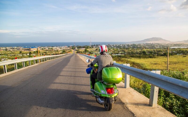 Tips Berkendara Jarak Jauh Menggunakan Motor